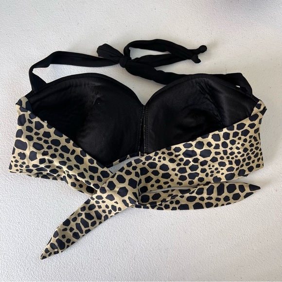5/$25 Robin Piccone bikini top medium - Picture 2 of 3